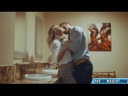 ❤️ Meta blonda busty seduces f'kamra tal-banju pubbliku ❤❌ Porn Russu f'mt.sexarxiv.ru ❤